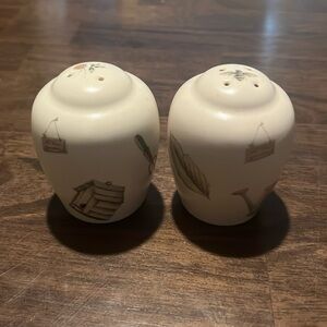PFALTZGRAFF Vintage 1996 Naturewood Pattern Stonewear Salt & Pepper Shaker Set